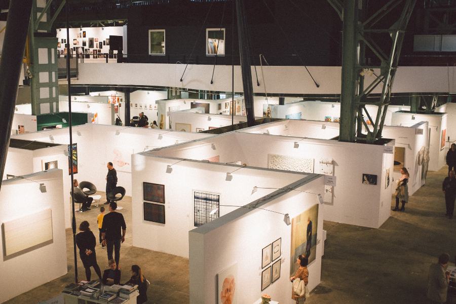 Ide Booth Pameran yang Mampu Mengundang Kerumunan